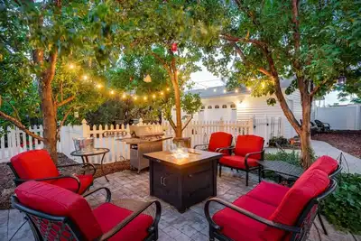 Image de Historic + stylish home on large property with 3 beds