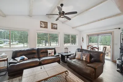 Image de Linger Longer Estate: Snowmobile From the Doorstep – Winter Starts Here!