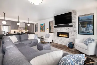 Image de Prime Location, Pet Friendly + Hot Tub + Close to Downtown and Whitefish Mountain Resort!