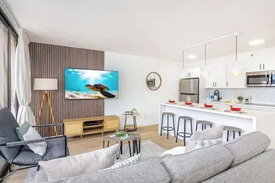 High-floor condo w/ balcony near beach