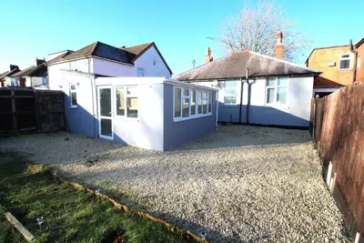 Image de Large 3 Bed Bungalow - Beautiful Refurb - Garden