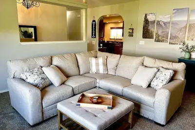 Image de Modern Country Farmhouse:\nNear Visalia & Sequoia National Park!