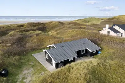 \"Mirla\" - 50m from the sea by Interhome