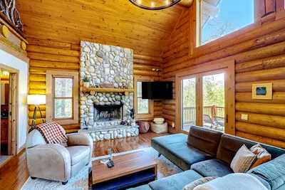 Image de Lake & mountain view home with decks, & fireplaces - dog-friendly