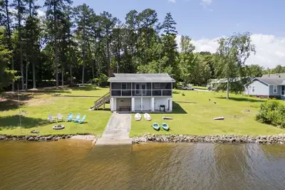 AHmazing views, Private Dock, Kayaks, Sup, Arcade, and Boat Launch