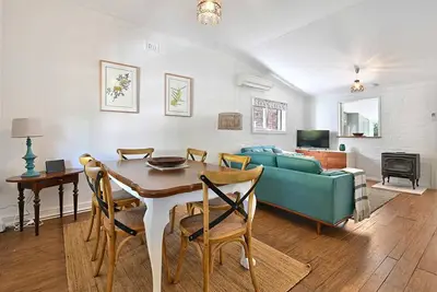 Image de Autumn Leaf Cottage - Close to Cbd, Heritage Charm