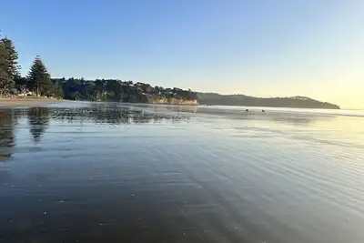 Image de Beachcomber Orewa 200m from Bars and Restaurants across the road from the beach