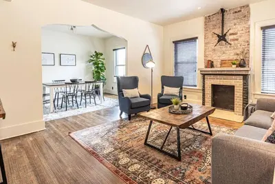 Image de Star-Spangled Steed - An Urban Homestead