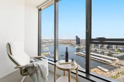 Image de A 2br Apt with Amazing Harbor Views, Free Parking