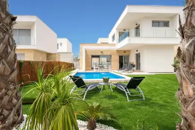 Image de Superbe Villa contemporaine  avec piscine privée chauffée dans Golf Torrevieja