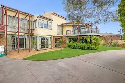 Spacious Family Retreat on Fischer (4)