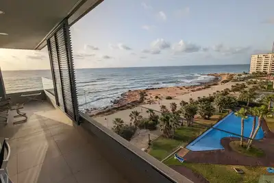 Image de Luxueux Appartement en Front de mer 3 Chambres