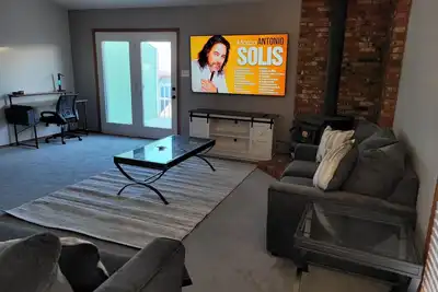 Image de Your cozy home away from home + jacuzzy