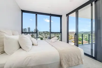 Image de Azure Alcove A Stylish Haven in Burleighs Embrace