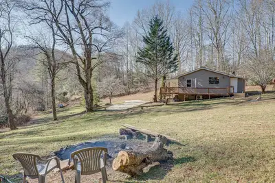 Image de Lovely Smoky Mountain Cottage w/ Deck + Views!
