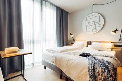 Image de Doppelzimmer, Dusche Oder Bad, Wc, 1 Schlafraum - Hotel Harrys Home Bischofshofen