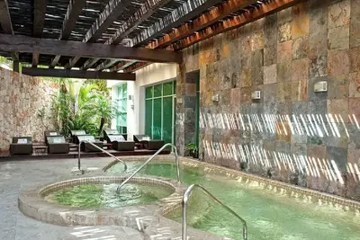 Image de Breathtaking luxurious vacation at either the Grand Mayan or Mayan Palace Resort