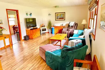 Image de Sherburne Oasis — Great for Colgate events! Dog-friendly.
