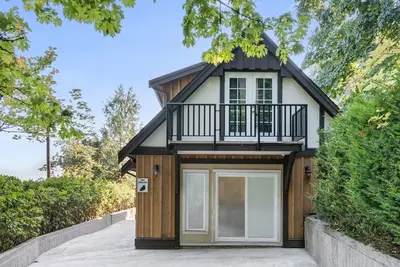 Image de Private Mountainside Home - close to hiking trails and rivers.