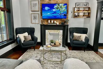 Image de Hot Tub, Firepit, Cornhole, Foosball, King Beds, 2-car Garage, Walkable