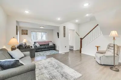 Image de Dog-Friendly Home < 1 Mi to Downtown Fargo!