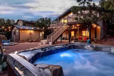 Image de Forest Shangri-La>Views>Hot tub>Sauna>Cold Plunge!