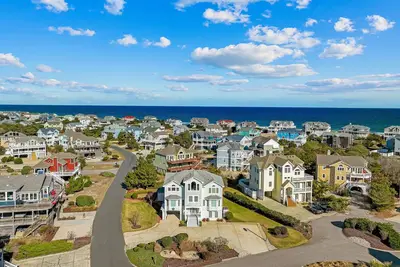 Image de Dog-friendly home with private hot tub, seasonal pool & tennis/pickleball courts