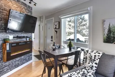 Image de Cozy Chalet in the Mont Tremblant Ski Village