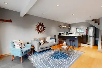 Enchanting  mountain condo with patio & amazing views - near skiing