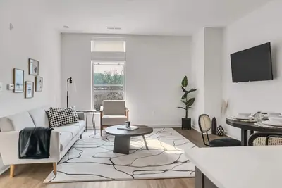 Image de Beige Bliss Chic 2br/1bth Oasis w Amenities Tysons