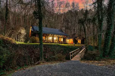 Image de Spring Deals! Private Cabin 3bd 3ba Sleeps 10 Pet Friendly Lots of Parking