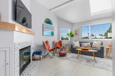 Image de Cozy Carlsbad Village Beach Townhouse