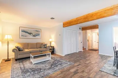 Image de Cozy townhouse minutes from Downtown Lafayette, La