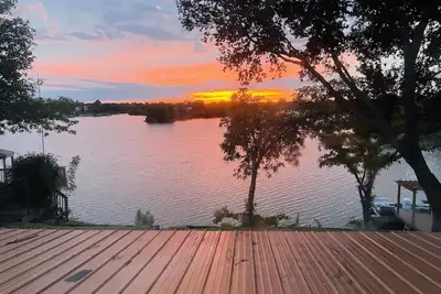 Image de Beautiful 2-story Lakefront Home @ Irving Lake - Sleeps 8