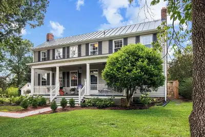 Image de Historic spacious home in the heart of Upperville, Va