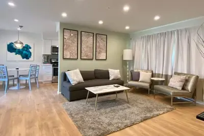 Image de Modern 2/2 Glendale Condo, Parking, Washer/Dryer