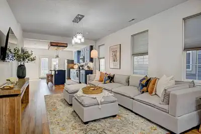 Image de Spacious Home with Hot Tub in Indy