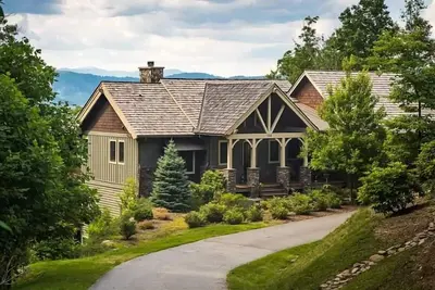 Image de Blue Hole Lodge at Brmc- Luxury home with hot tub & stunning views!