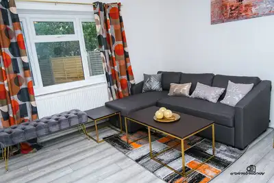 Image de 7 Guests - 3 Bedrooms - Parking - Pet Friendly