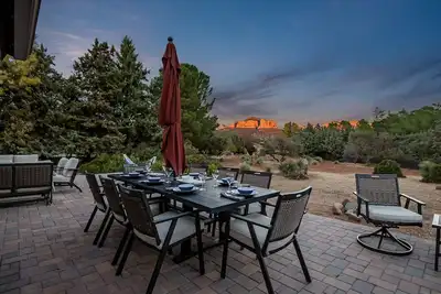 Image de Discover luxury at Sedona Diamond Sky, a spacious 3-bedroom retreat with stunning red rock views.