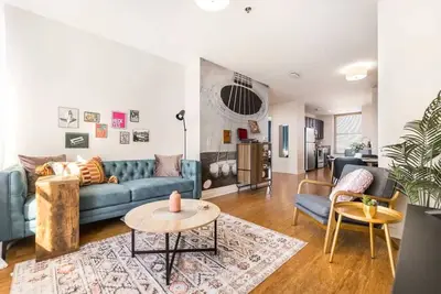 Image de Modern Historic Loft | Walkable + Downtown Views