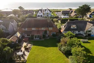 Image de Five-bedroom home steps from West Wittering beach