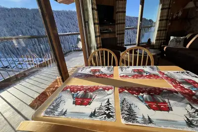 Image de Courchevel Domaine De L'Ariondaz. Skis aux pieds! !