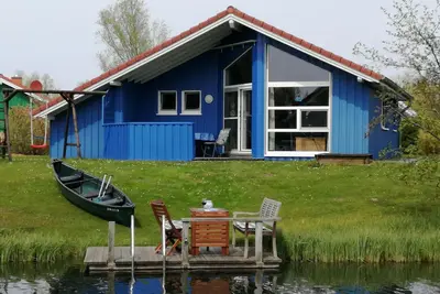 Image de Wunderschön Eingerichtetes Ferienhaus Direkt am Wasser