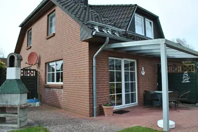 Image de Komfortables, Helles Steinhaus mit Überdachter Terrasse