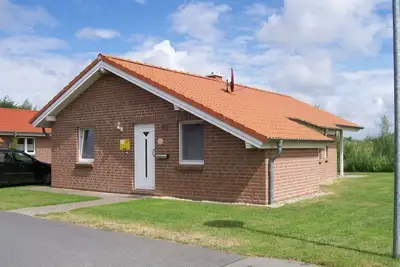 Image de Gemütlich Eingerichtetes Ferienhaus im Ferienpark Seeland