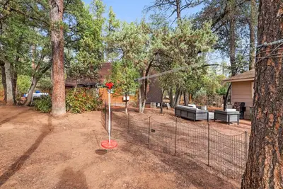 Image de Cozy Mountain Cabin Adorable Town!