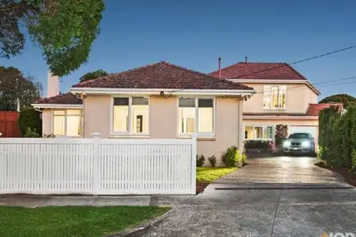 The ultimate Bayside lifestyle entertainer with adaptable accommodation.