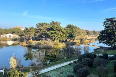 Image de Appartement avec Mezzanine et Parking Privé - Proche Plage et Golf