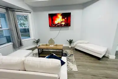 Image de Fun Modern 4 beds Single Family And Game Room